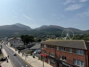 Waterfoot Central Apartment